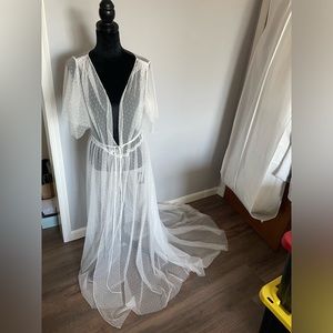 NWOT 1x David Bridal Sheer Cover up with Train